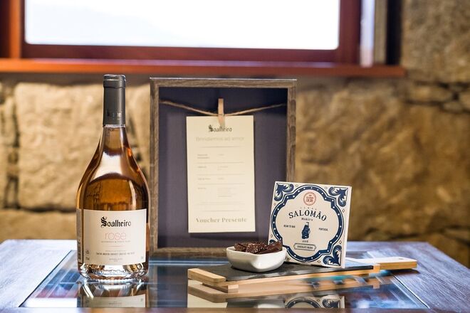 Pack Soalheiro Rosé + chocolate artesanal da Feitoria do Cacao, €24