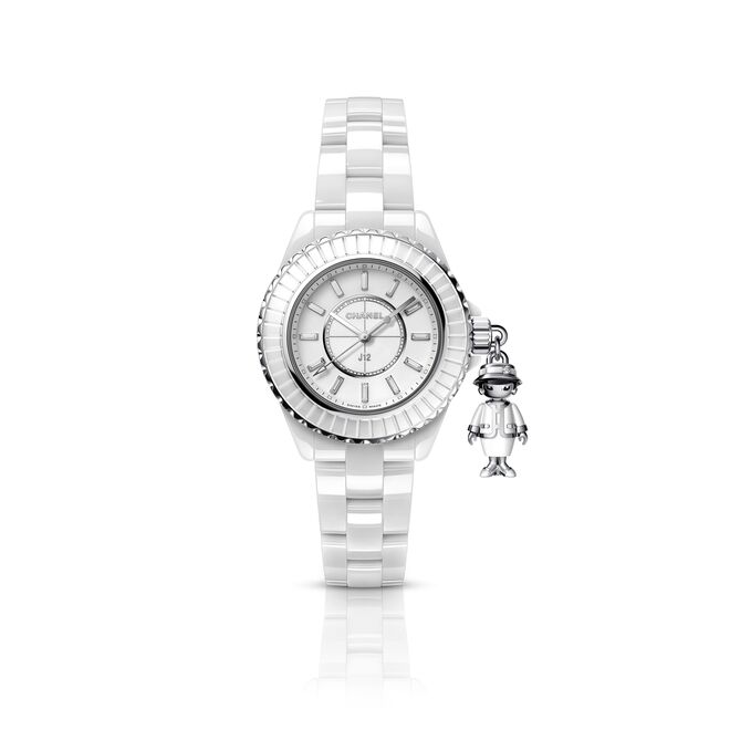 Relógio J12 em edição limitada de 555 peças. Em cerâmica branca altamente resistente e caixa de ouro branco 18K, Chanel (preço sob consulta)