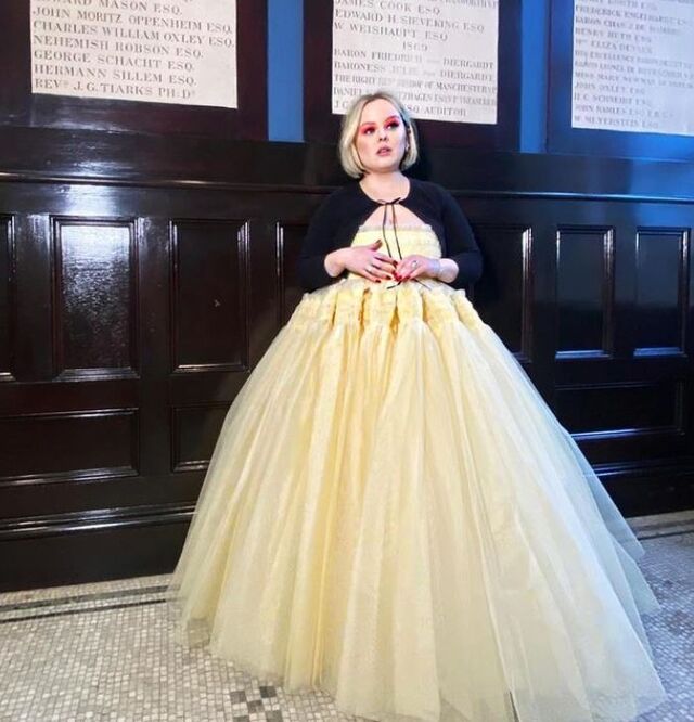 Nicola Coughlan em Molly Goddard