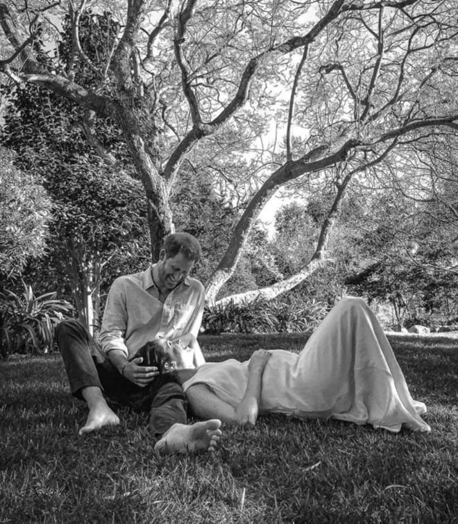 A fotografia de anúncio da segunda gravidez de Meghan Markle com o príncipe Harry