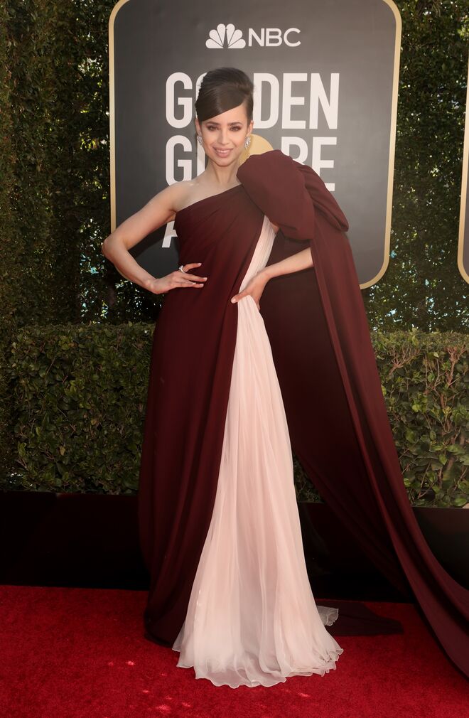 Sofia Carson em Giambattista Valli