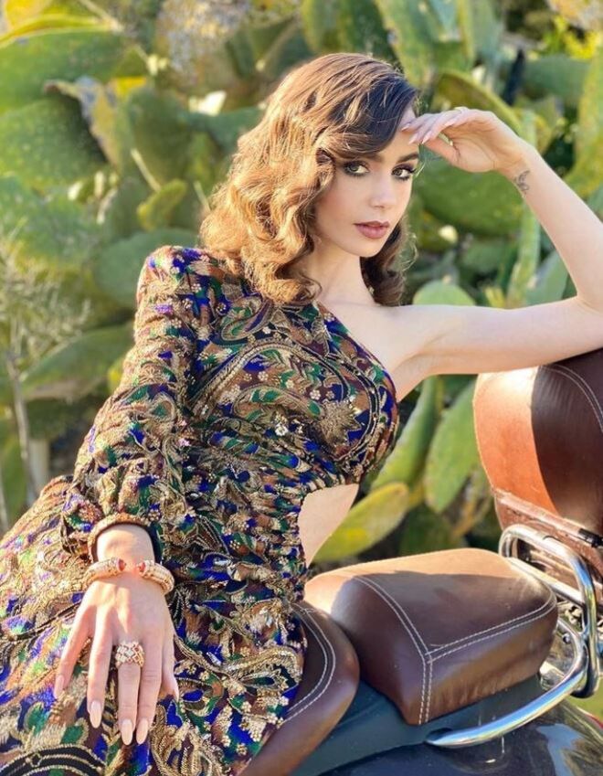 Lily Collins em Saint Laurent