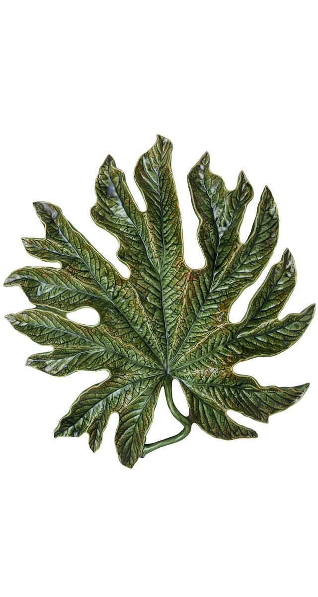 Folha de castanheiro em cerâmica da coleção Bordallo Art, € 250, Bordalo Pinheiro