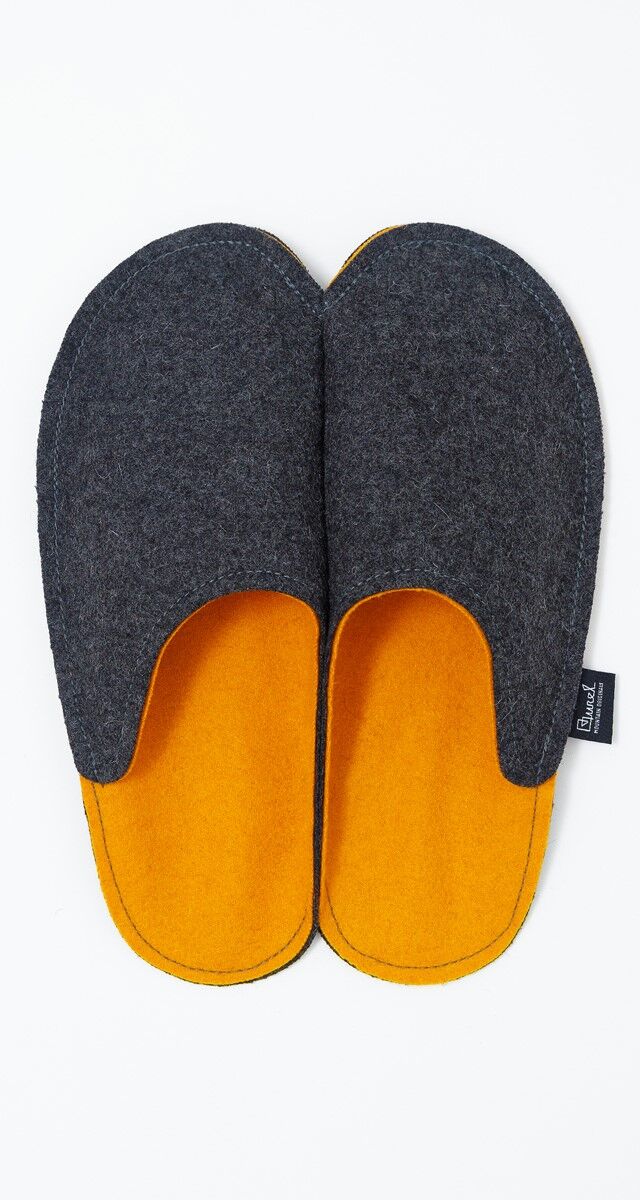 Chinelos de quarto em lã de ovelha, € 28, Burel Factory
