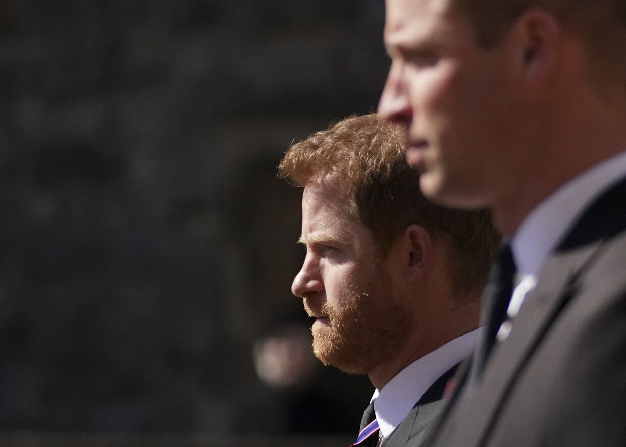 Os irmãos no funeral do avô, o príncipe Philip