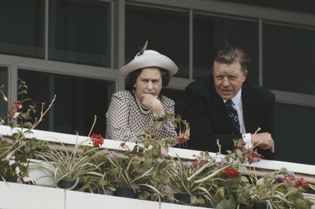 Isabel II com o amigo, Michael Oswald