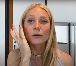 Não, Gwyneth Paltrow, não é assim que se aplica protetor solar