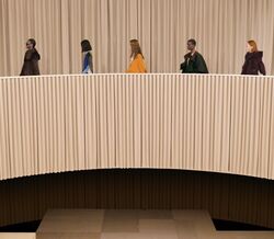 Uma homenagem às mulheres na Burberry de Riccardo Tisci