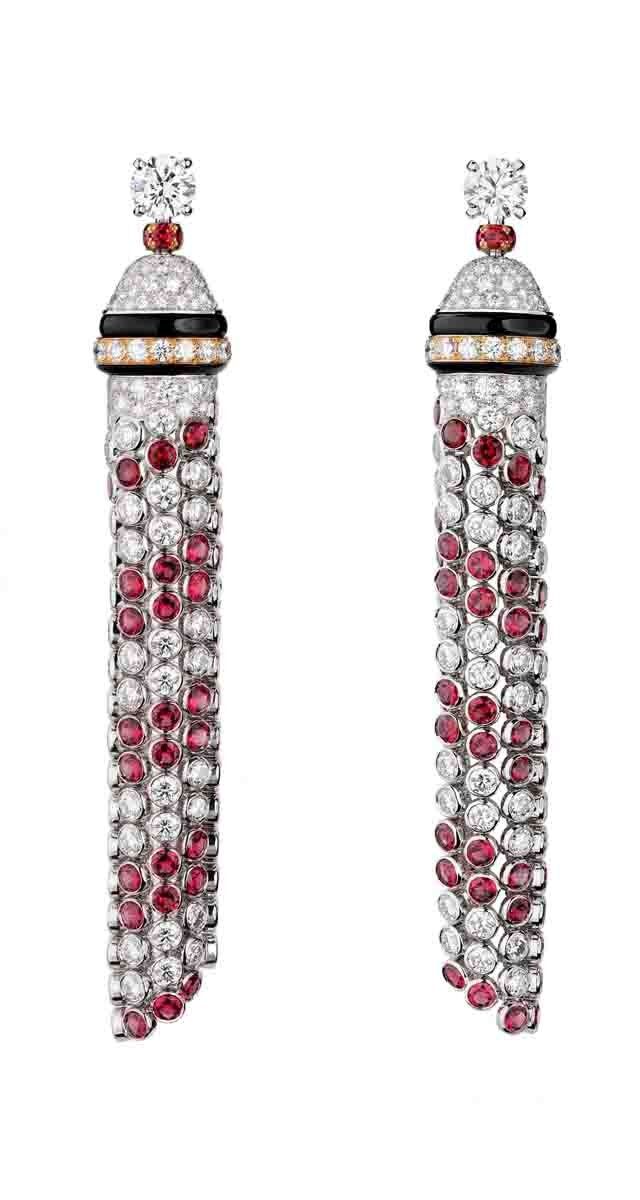 Brincos Volute Croisière em ouro branco e amarelo com diamantes, onix e espinelas, coleção Escale à Venise, Chanel Haute Joaillerie