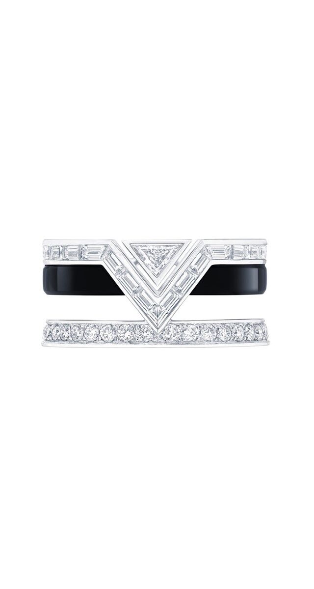 Anel em ouro branco com diamantes e onix, coleção Pure V, Louis Vuitton