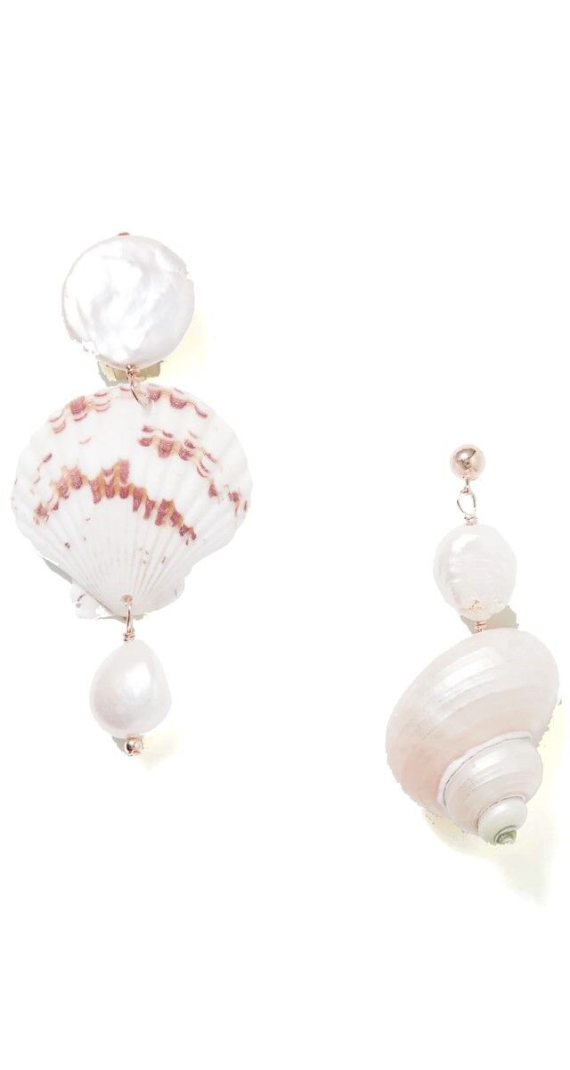 Mar: Brincos em metal com perola e conchas, € 134,23, Éliou
