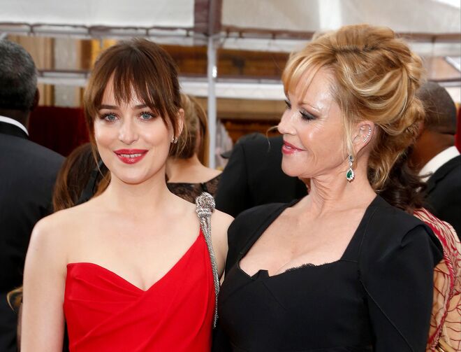 Um momento constrangedor numa entrevista na passadeira vermelha em 2015, quando Melanie Griffith afirmou que nunca tinha visto o filme "As Cinquenta Sombras de Grey" do qual a filha, Dakota Johnson é protagonista. 