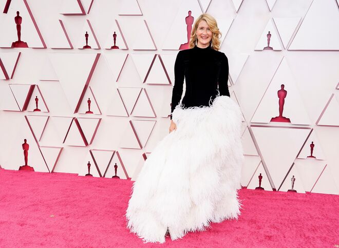 Laura Dern em Oscar de la Renta e joias Pomellato