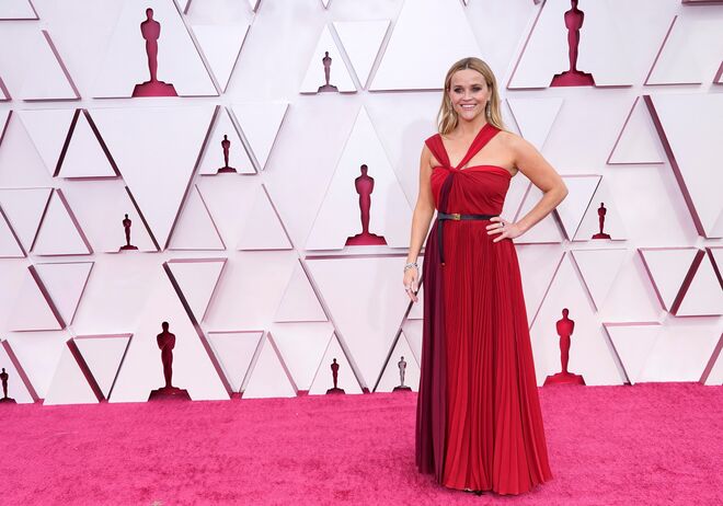 Reese Witherspoon em Christian Dior e joias Bulgari 