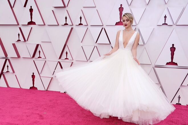 Maria Bakalova em Louis Vuitton