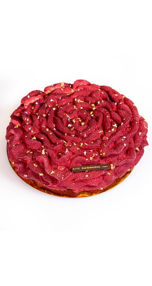 Para a mãe romântica | Bolo Redvelvet, base redvelvet, mousse de cheesecake, crocante de framboesa e frutos vermelhos, € 50, Ritz Four Seasons.