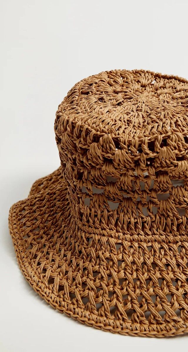 Chapéu em crochet, €19,99, Mango.