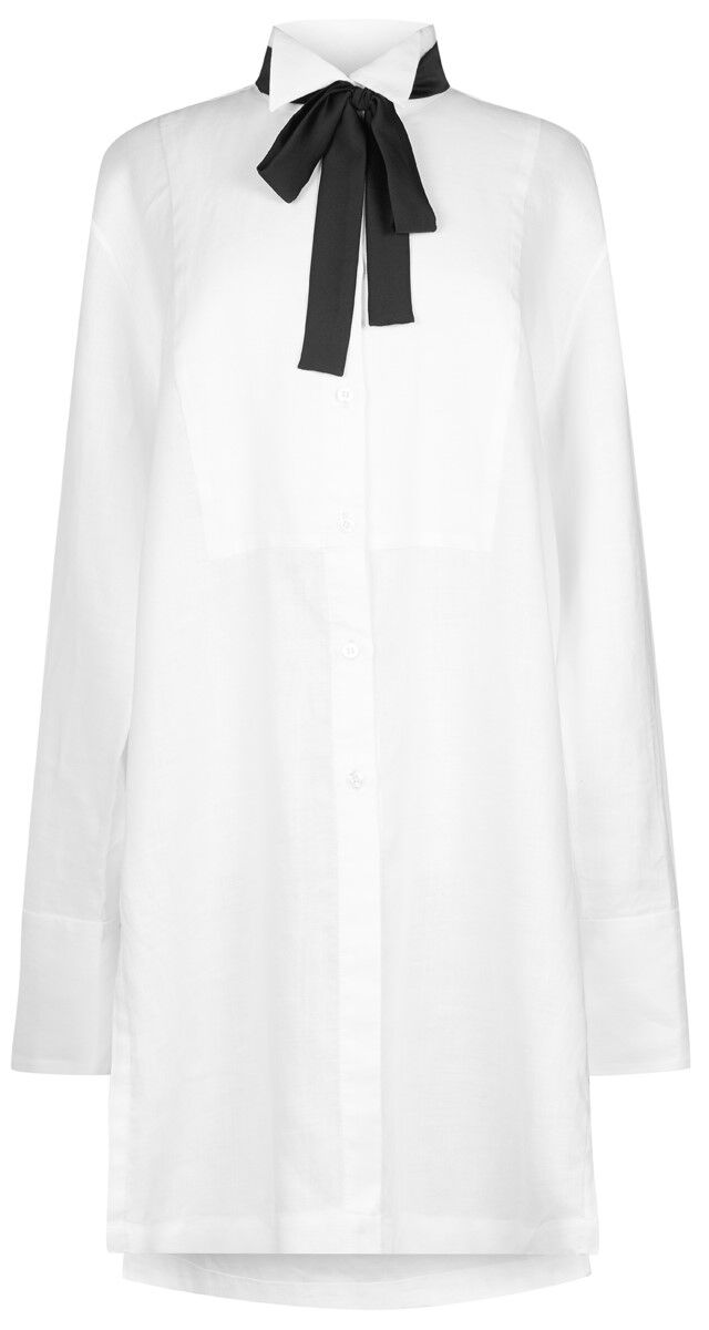 Camisa em linho com laço em cetim, €235, Diogo Miranda.