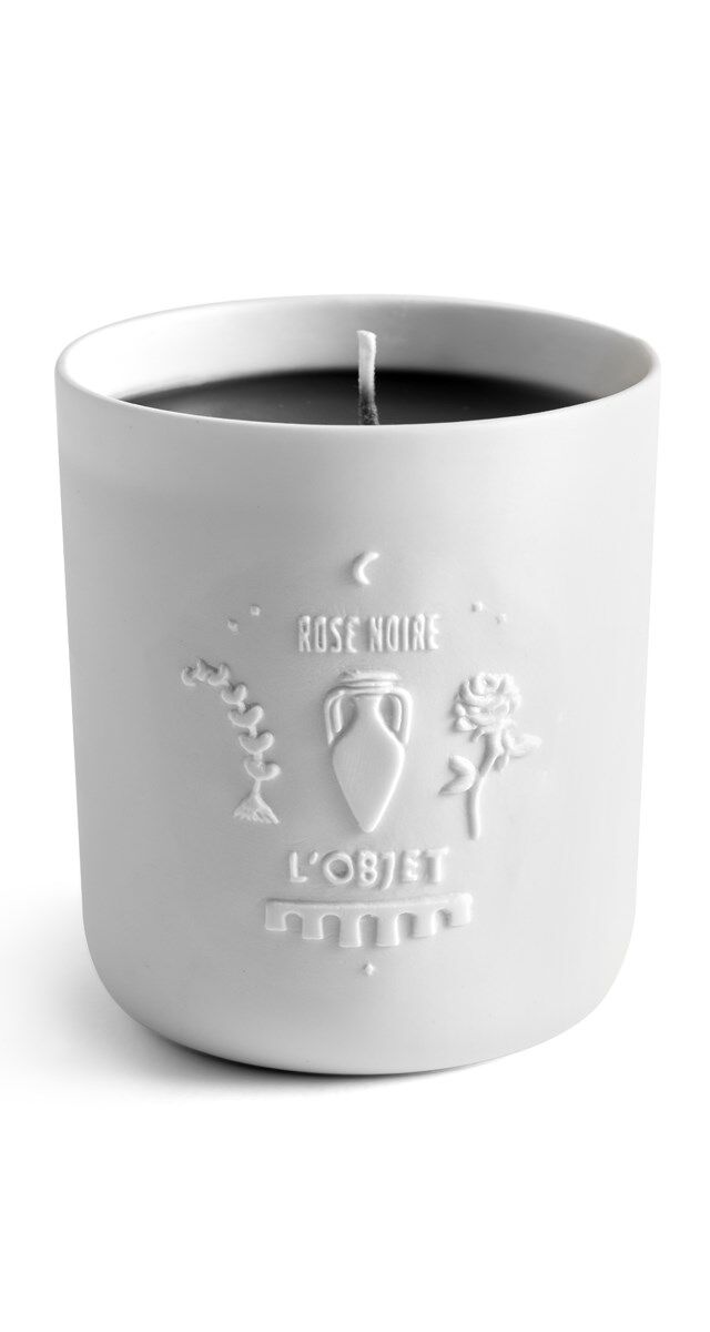 Vela Rose Noir em porcelana, €95, L’Objet.