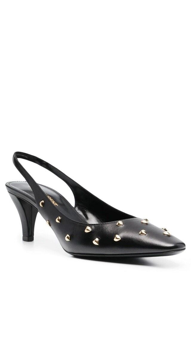 Slingbacks Carole em pele com tachas, €775, Saint Laurent.