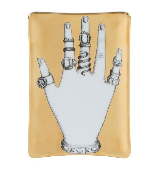 Cinzeiro em cerâmica Fornasetti, €230, disponível na Poeira