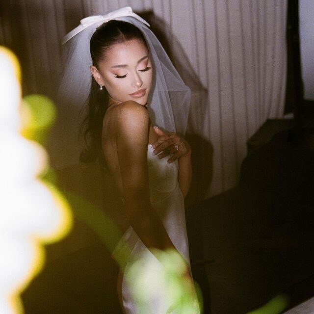 Fotografia da cerimónia partilhada no instagram da cantora Ariana Grande