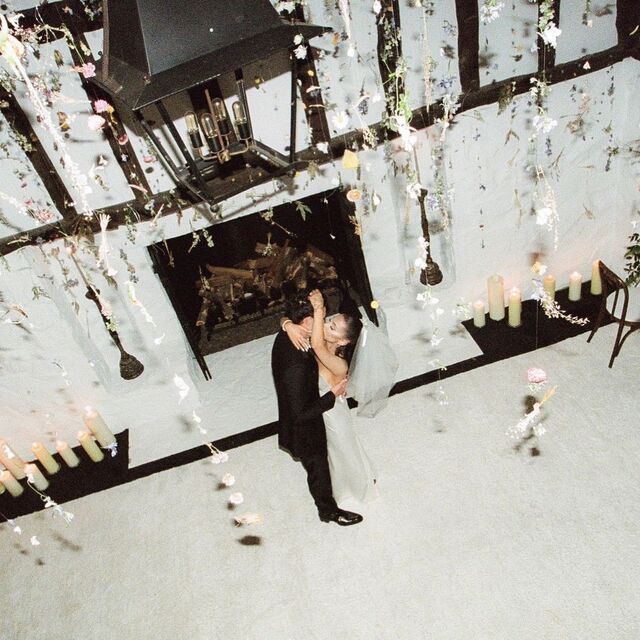 Fotografia da cerimónia partilhada no instagram da cantora Ariana Grande