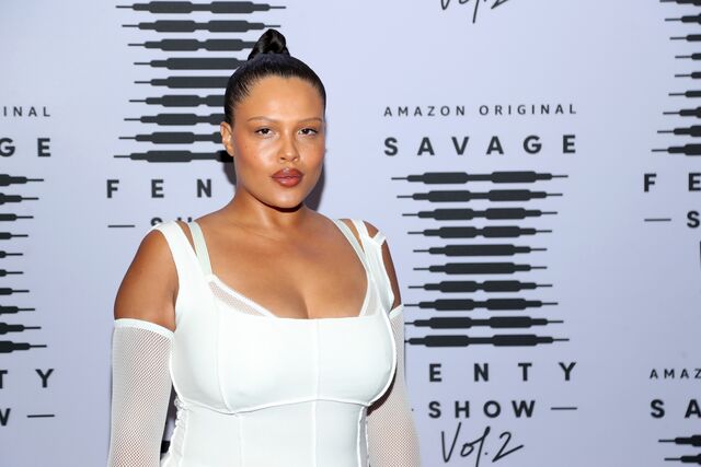Alva Claire no desfile da marca de lingerie de Rihanna, 2020