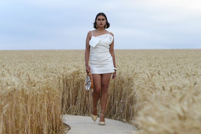 Jill Kortleve desfila para a Jacquemus, 2021