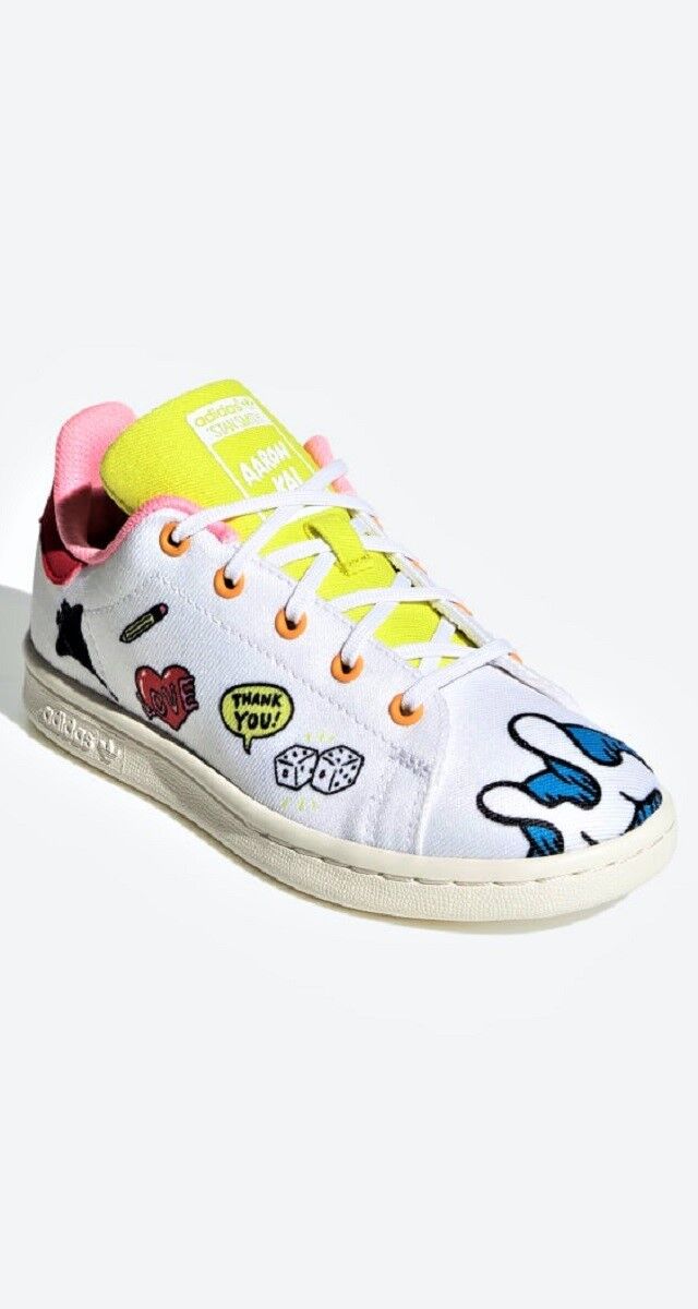 Ténis Stan Smith em tela, € 60, Adidas.