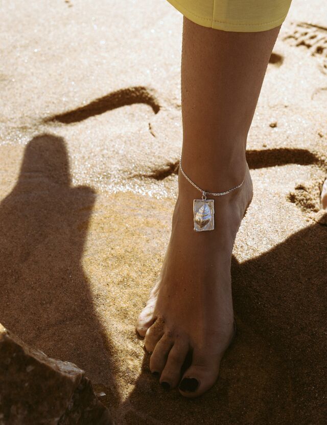 Amores- Pulseira de pé em prata, €72