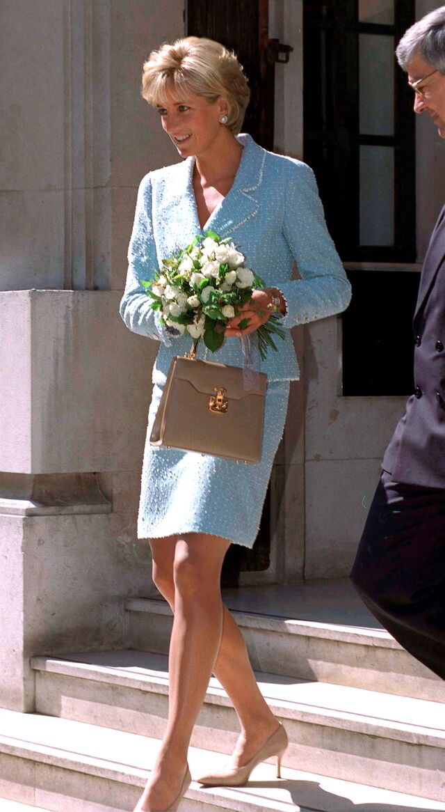 A princesa Diana a usar um conjunto Channel.