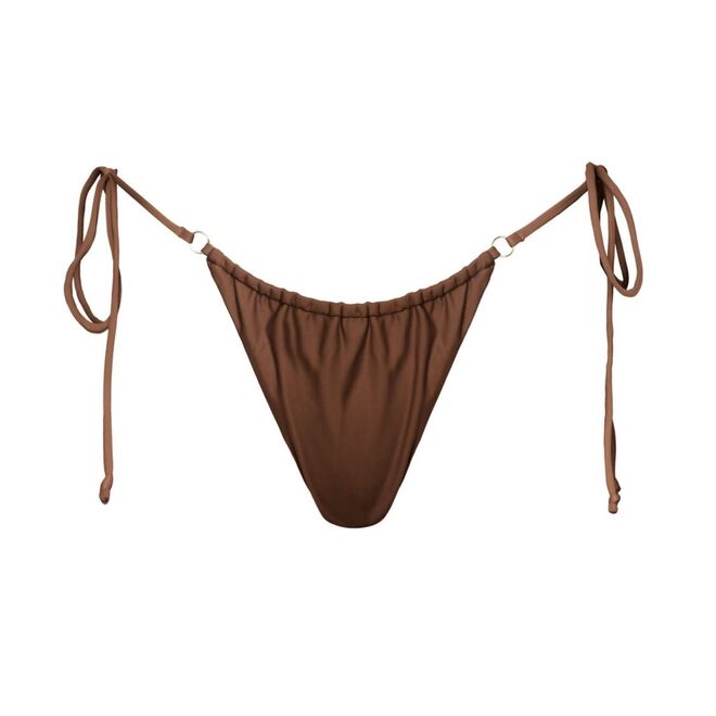 Tendência: Lace up. Cueca de biquini, € 65,95, Away That Day. 