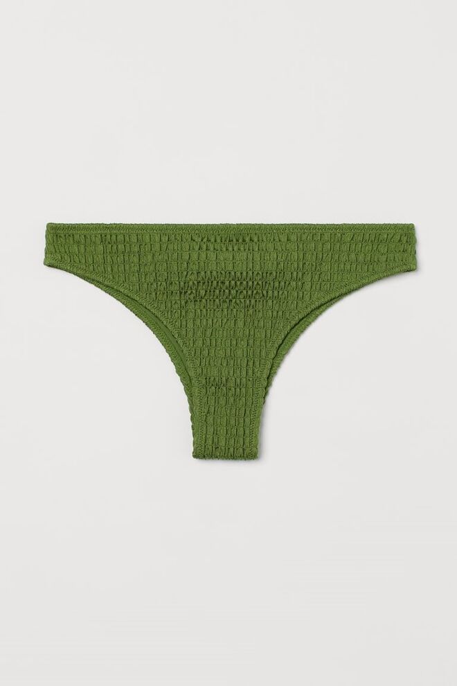 Tendência: Smoked. Cueca de biquini, €12,99, H&M.