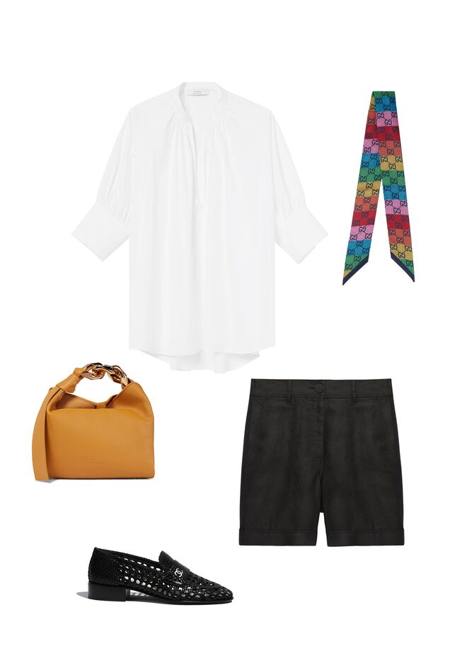 Blusa em popeline de algodão, €225, A-Line. Calções em linho, €39,95, Massimo Dutti. Lenço-gravata em seda, € 160, Gucci em Mytheresa.com. Carteira em pele, € 855, JW Anderson em Mytheresa.com. Mocassins em pele, preço sob consulta, Chanel. 