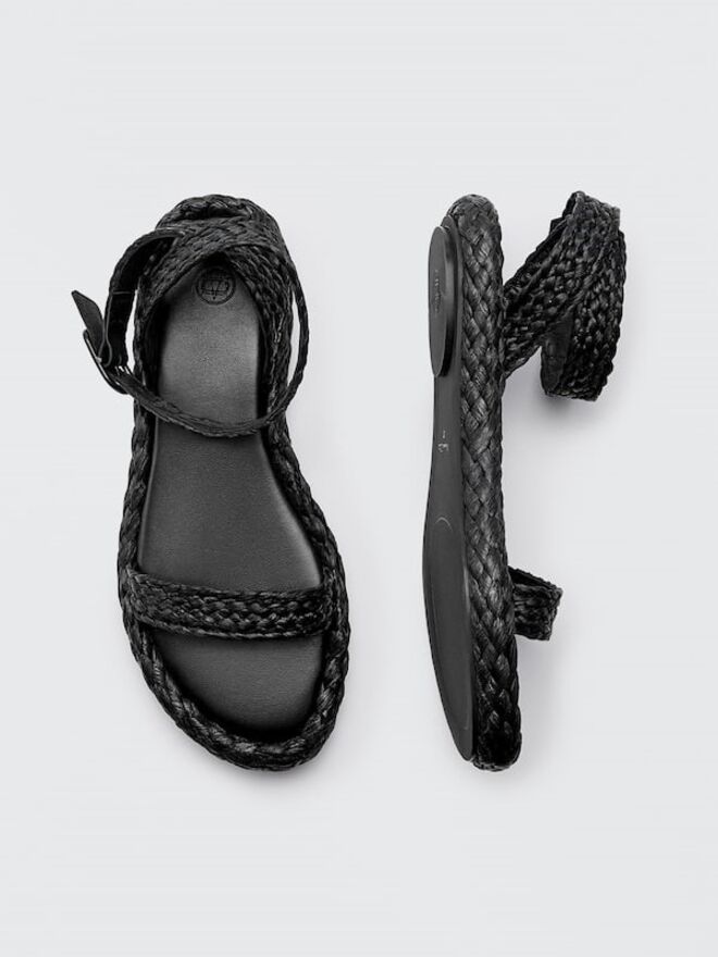 Sandália em ráfia, antes €79,95, agora €54,95, Massimo Dutti