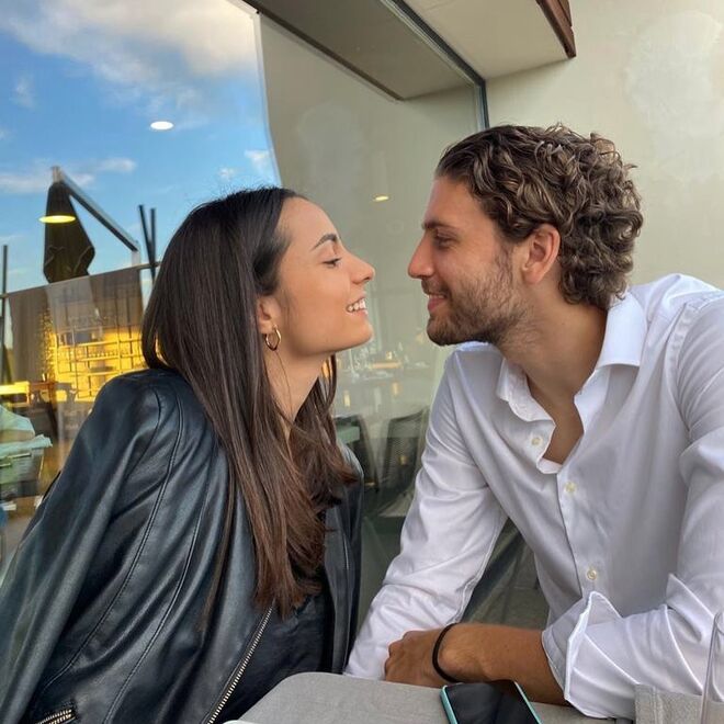Thessa Lacovich trabalha numa agência de comunicação e está noiva de Manuel Locatelli, da seleção italiana.