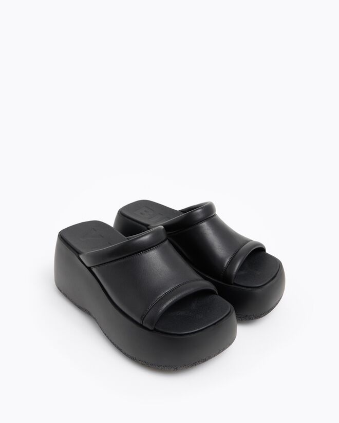 Sandálias em pele, € 125, BimbayLola.