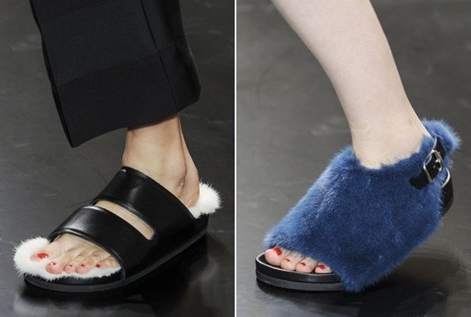As suas sandálias de 2012, ao estilo Birkenstock e com pelo.