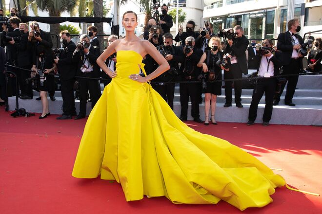 Noel Capri Berry em Ashi Studio, com jóias Chopard