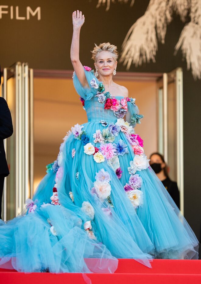 Sharon Stone em Dolce & Gabbana, com jóias Chopard