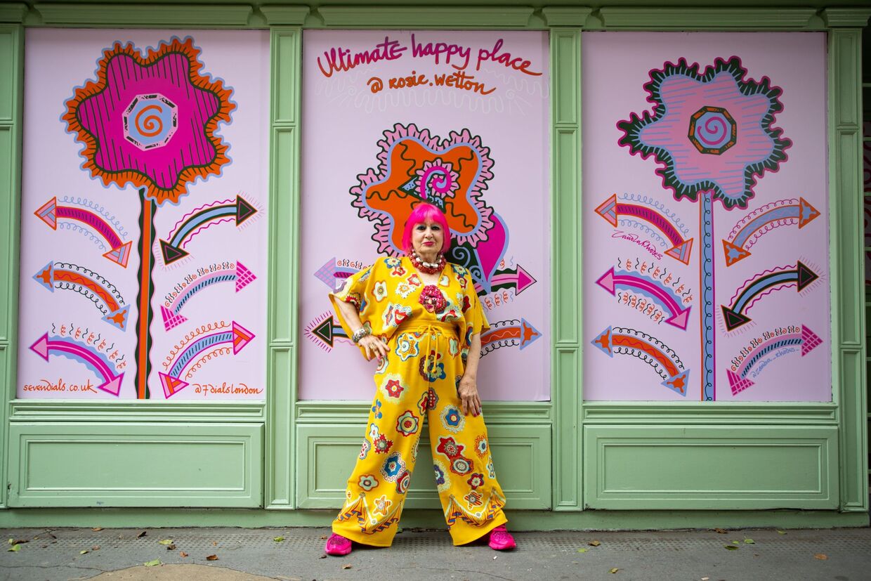 Zandra Rhodes, designer britânica.