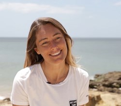 Na praia com Joana Schenker. "Eu estive 58 dias longe do mar"