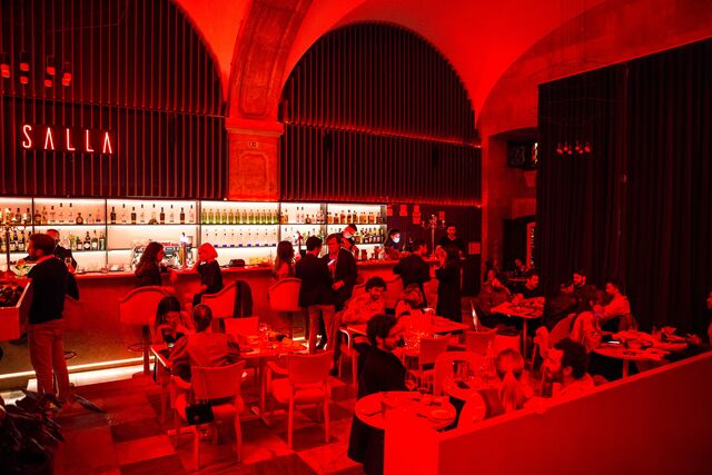 Boa conversa e boa música invadem o Bar SALLA num ambiente cosmopolitan e simultaneamente intimista