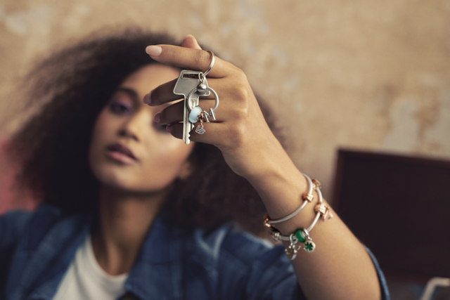 Moments Charm Key Ring em prata 925, €925,59, Pandora