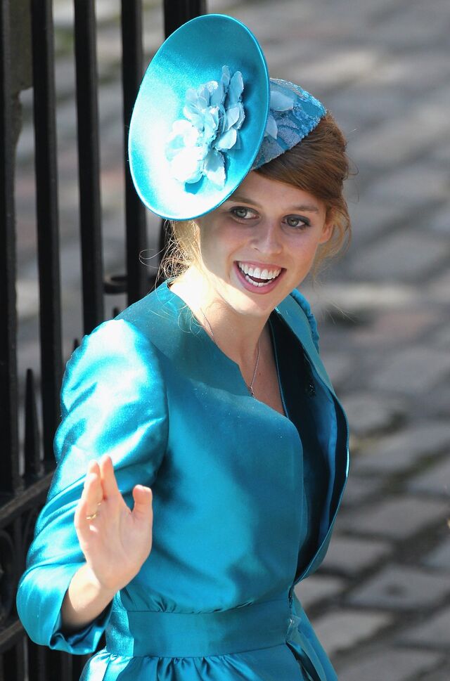 Princesa Beatrice no casamento de Mike Tindall e Zara Philips (2011).