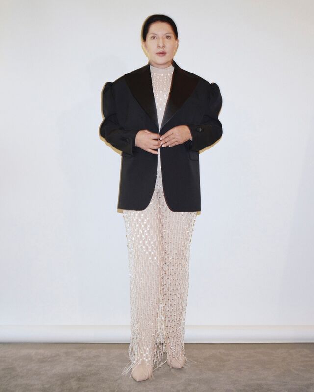 Vestido de contas e casaco formal para a peça 'Sete Mortes de Maria Callas', de Marina Abramović.
