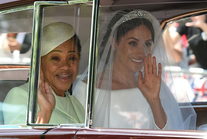 Duquesa de Sussex com a mãe, Doria Ragland, no dia do seu casamento com Harry.