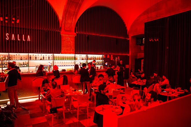 Boa conversa e boa música invadem o Bar SALLA num ambiente cosmopolitan e simultaneamente intimista