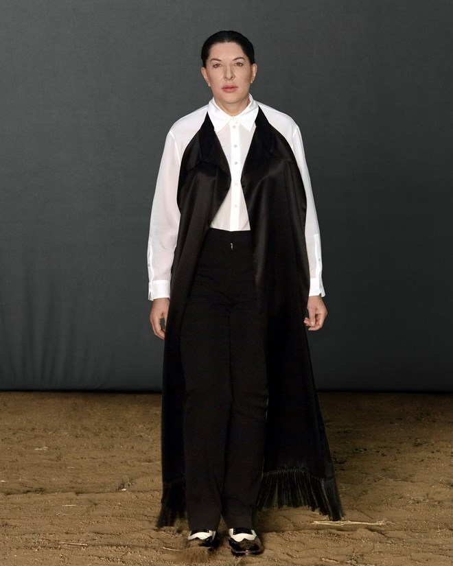 Fato formal com lenço para a peça 'Sete Mortes de Maria Callas', de Marina Abramović.